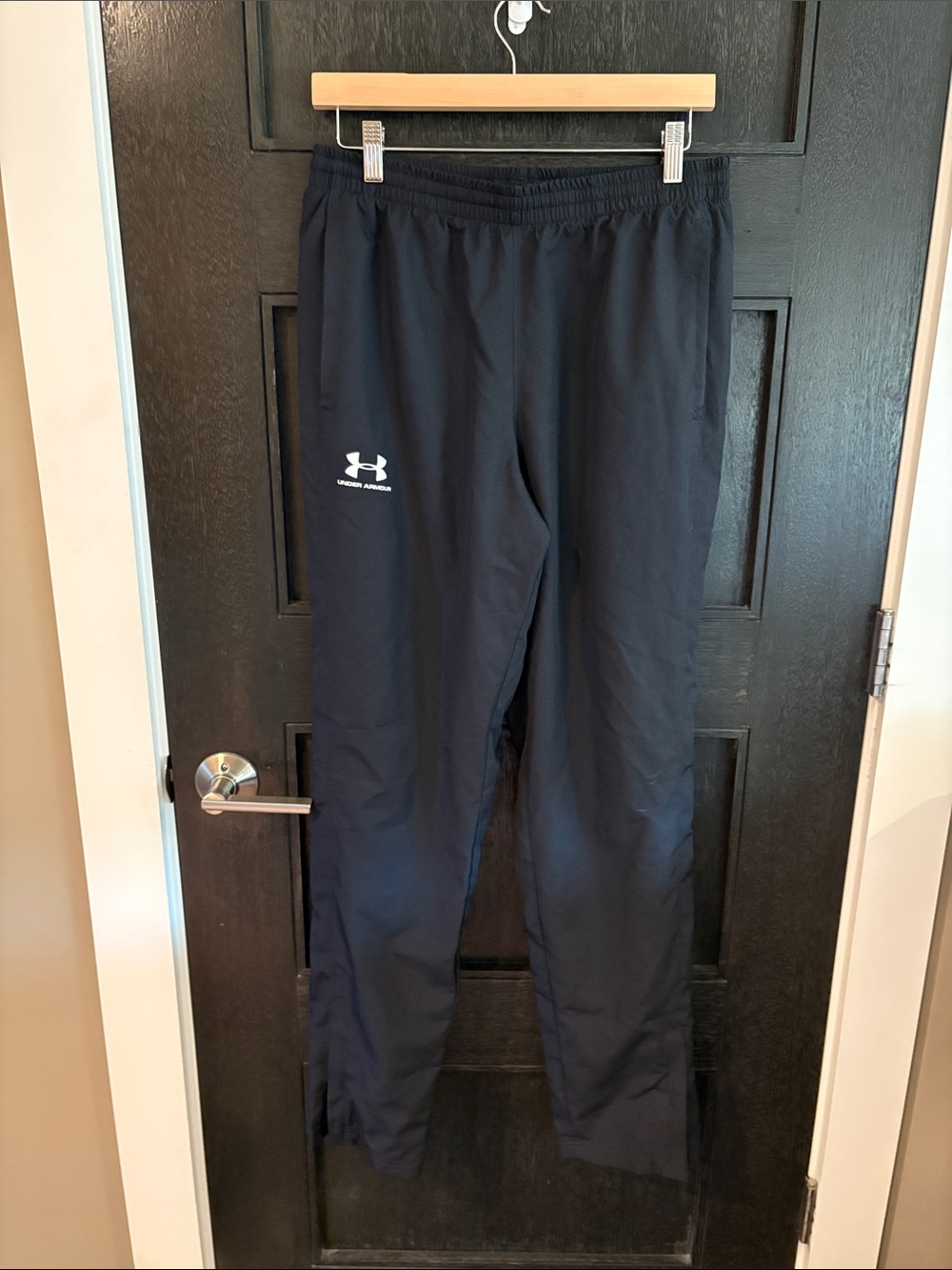 Men’s medium Under Armour loose track pants